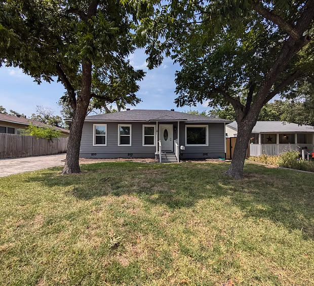 Photo of 170 South Walnut Avenue